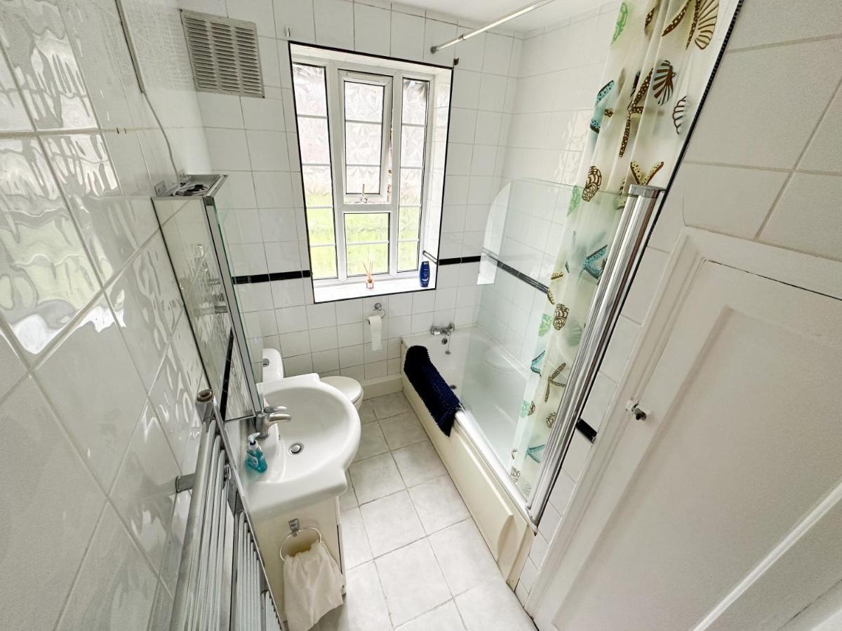 Апартаменты 2 Bed Flat - Short Walk From Brent Cross Station Хендон Экстерьер фото