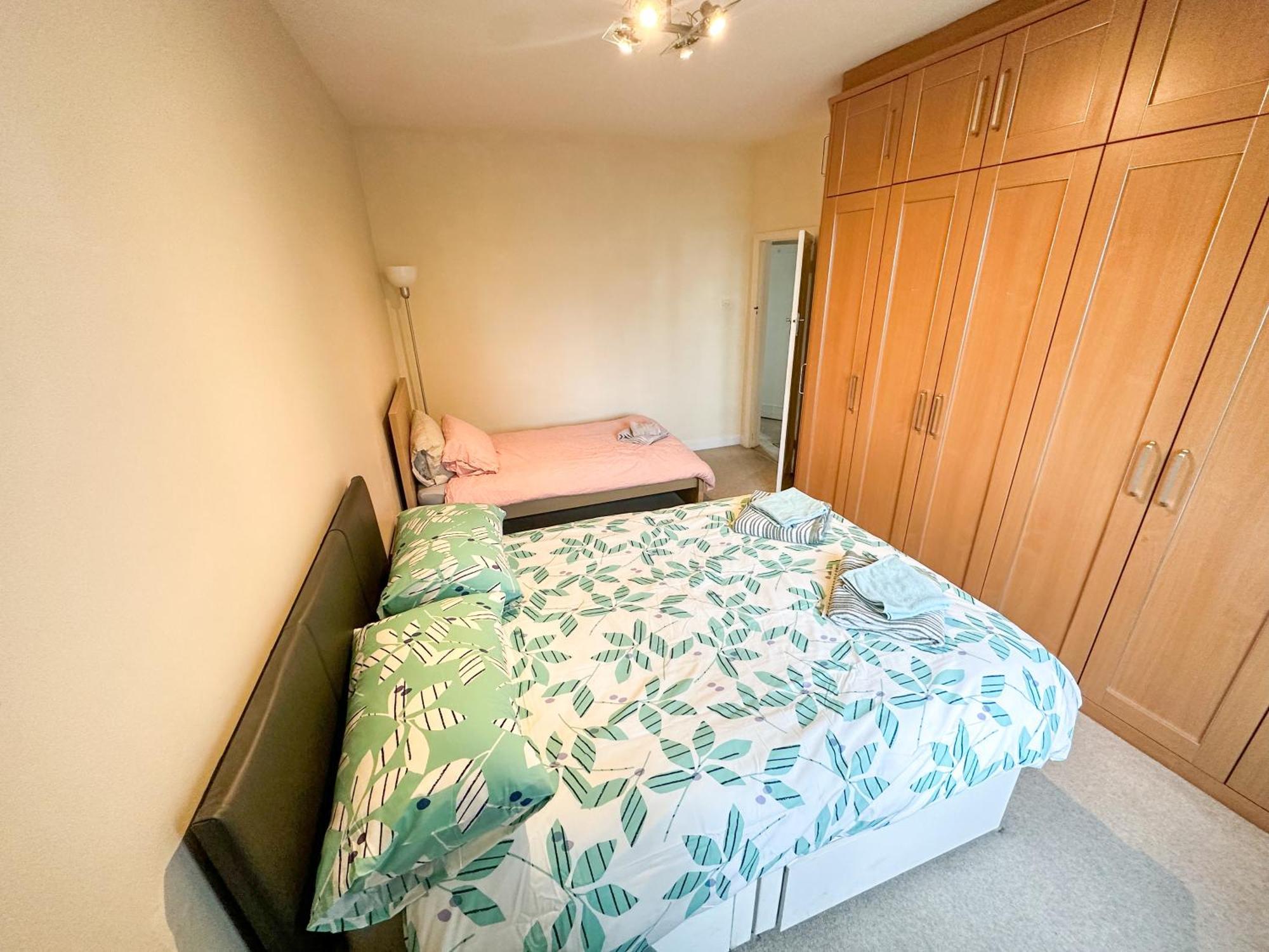 Апартаменты 2 Bed Flat - Short Walk From Brent Cross Station Хендон Экстерьер фото